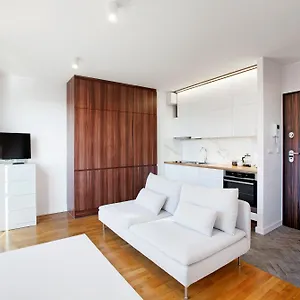  Apartament Marine With Balcony And Parking By Tyzenhauz